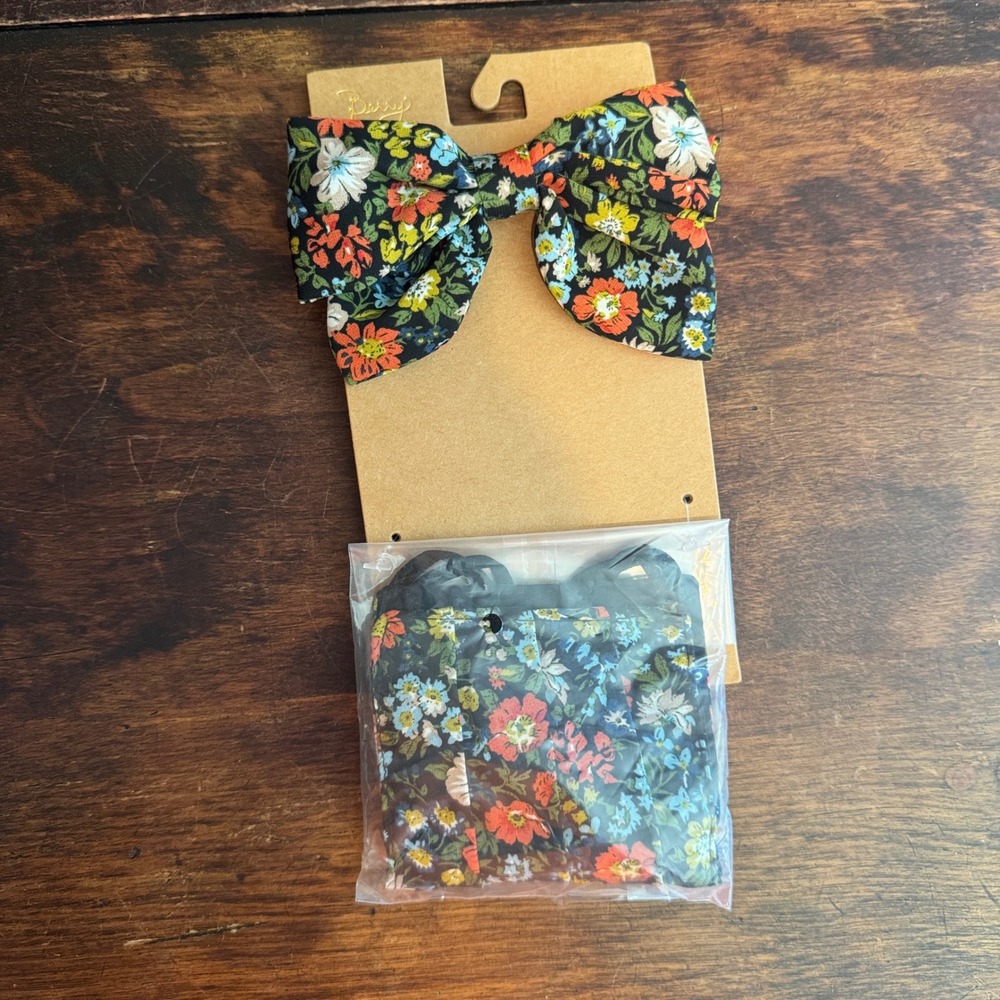 Berry Nordstrom Rack Black Floral Set of 1 Face Mask & 1 Bow Scrunchie